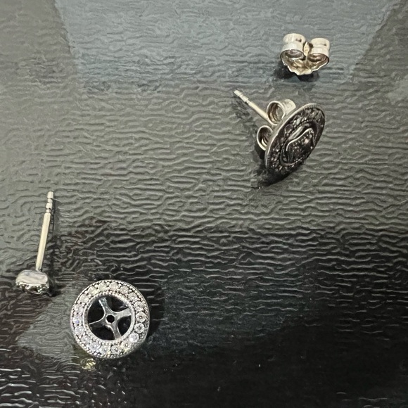 Adjustable earrings - Picture 2 of 3